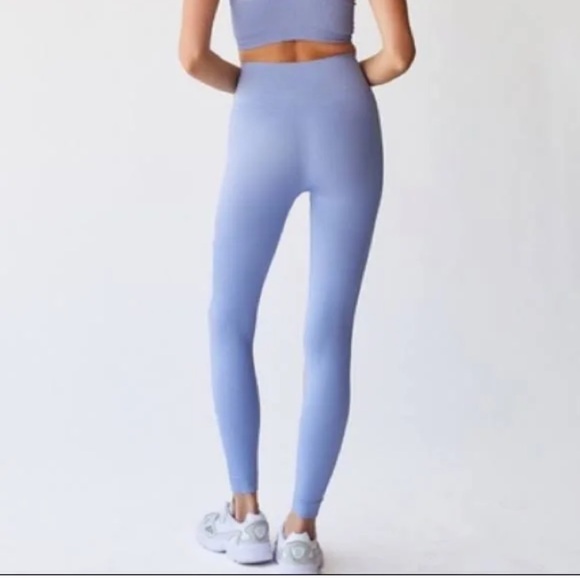 SetActive box bra and leggings in Sky - Picture 2 of 4